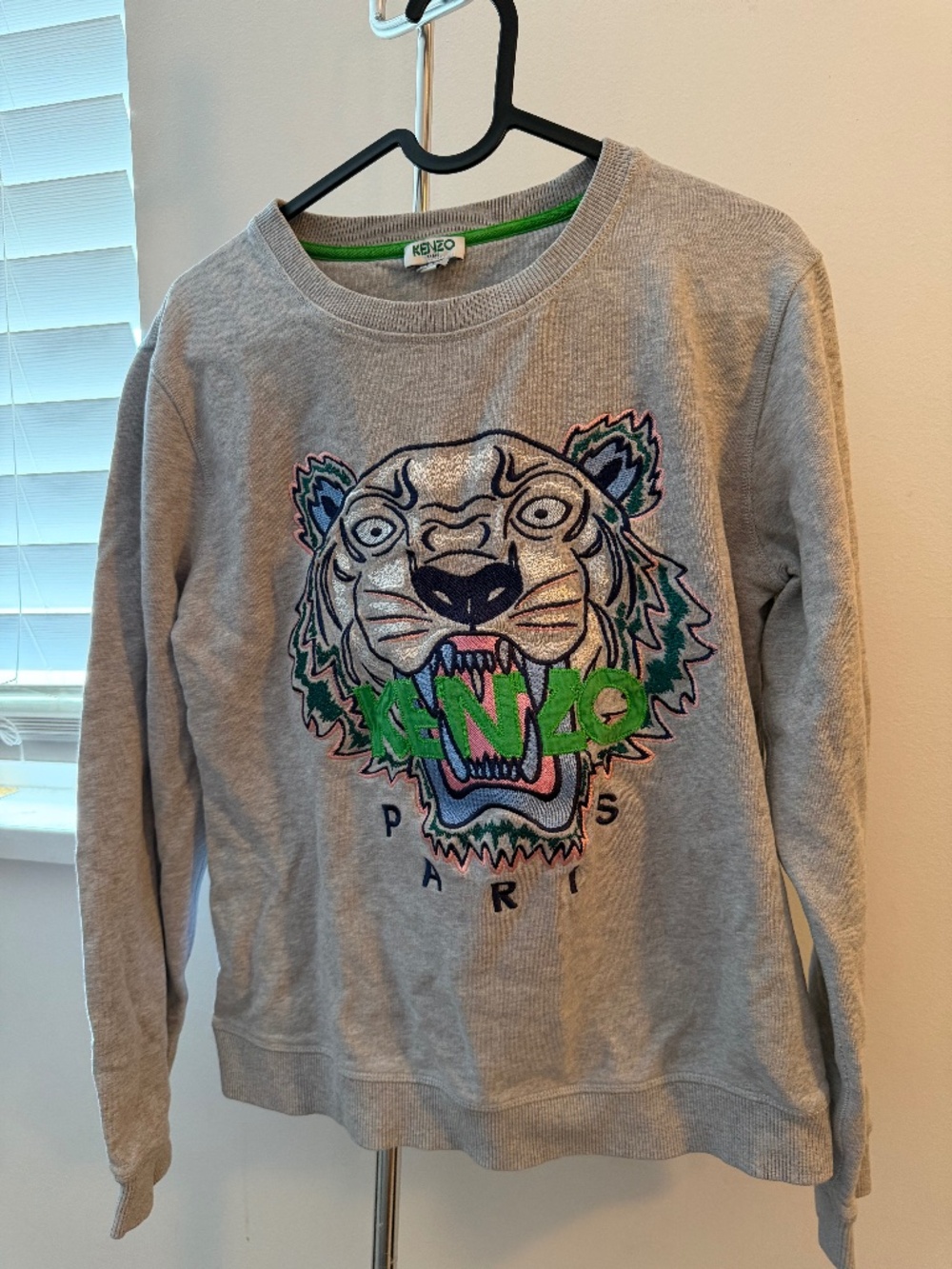 Sweatshirt